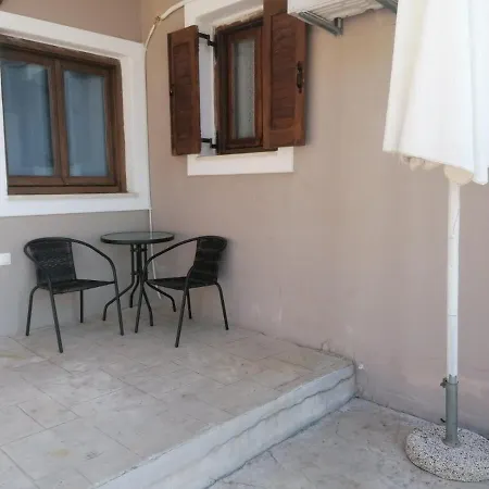 Lägenhetshotell Ionion Fos Nikiana